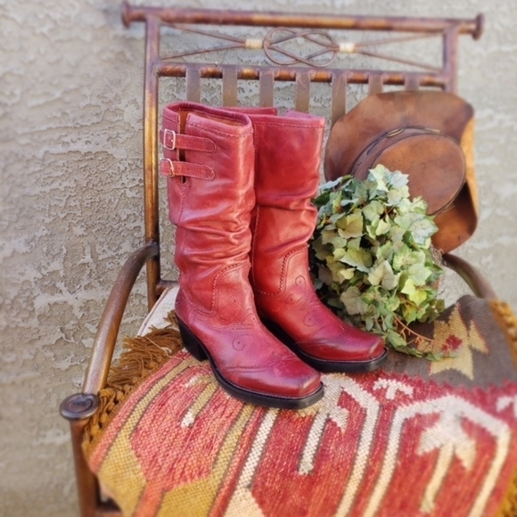 BRONX boots are always on-trend in the most fashionable color - Picture 9 of 11